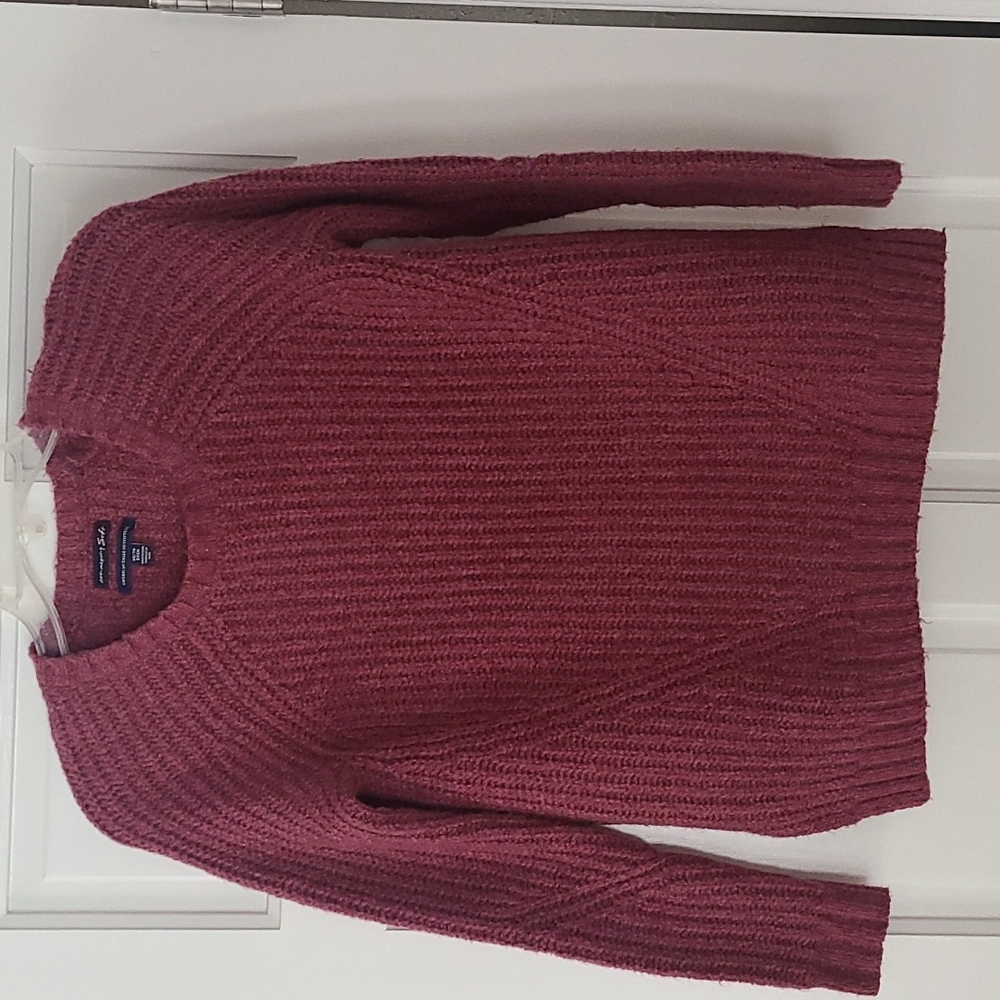American Eagle Outfitters Sweater.   Size XS.   Raspberry